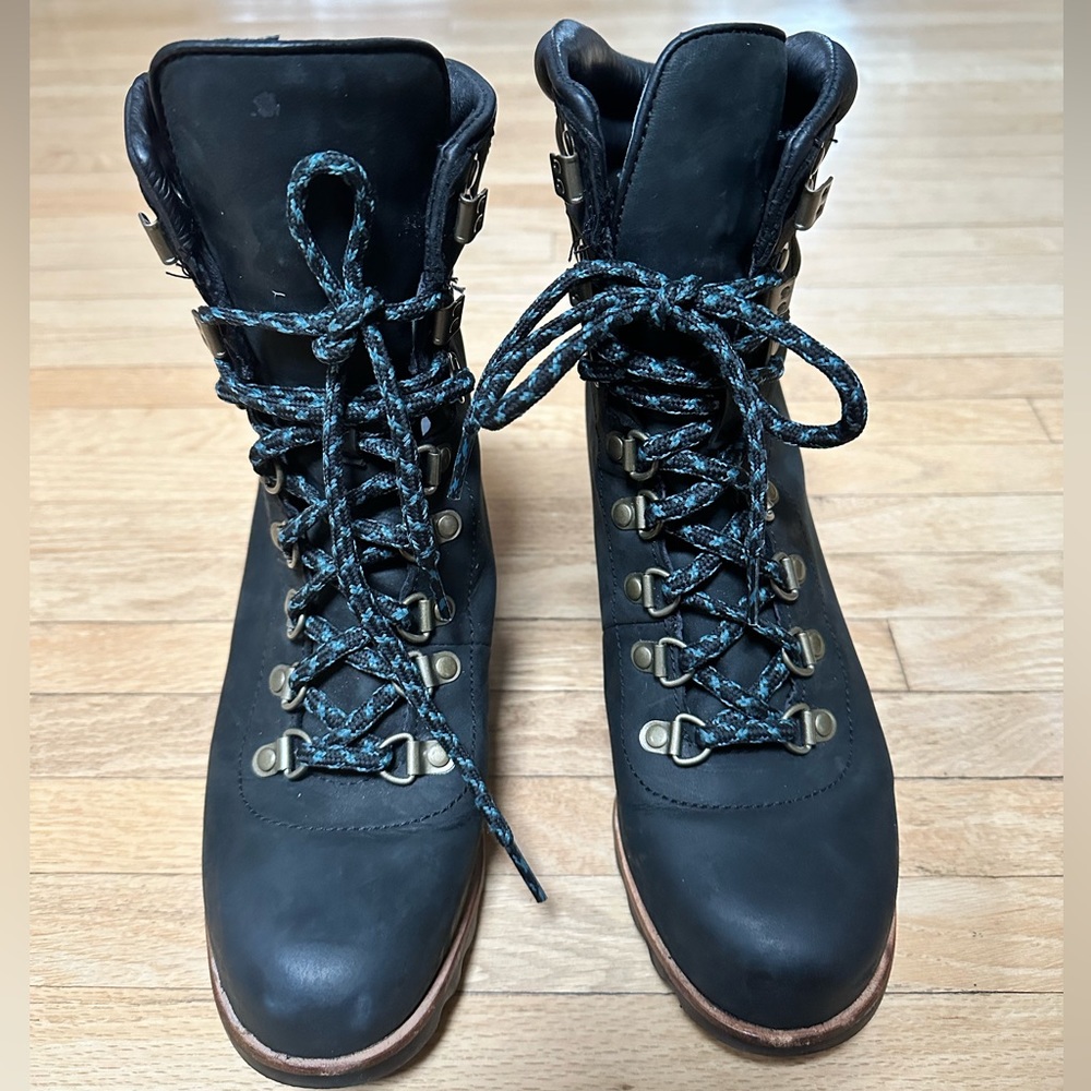 Sorel Conquest Wedge Bootie - Size 8
